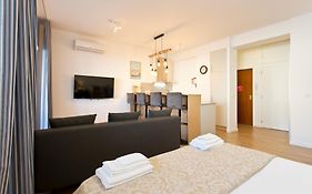 Casa Roberto - Studio Apartment, Lift, Ac, Car Parking - Extra